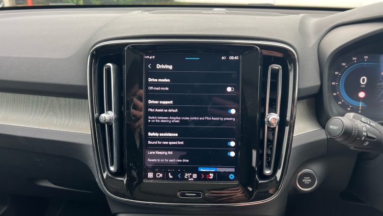 Volvo XC40 2.0 B3P Ultra Dark 5dr Auto Petrol Estate